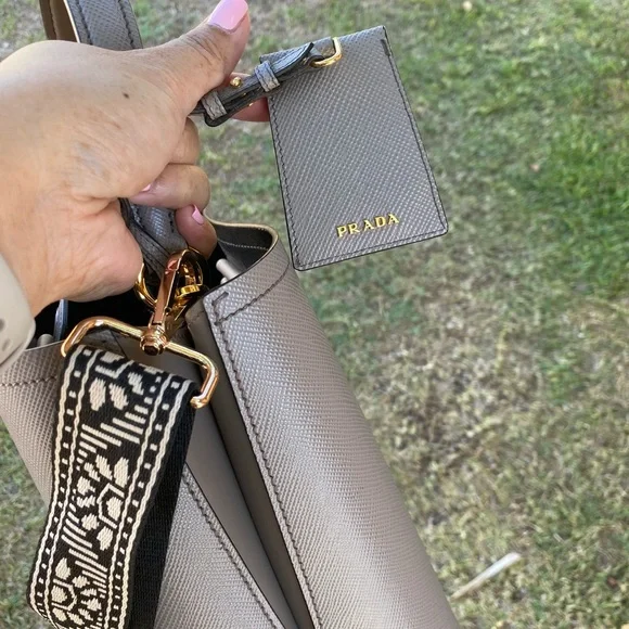 Authentic Prada saffiano leather panier bucket bag - Picture 12 of 17